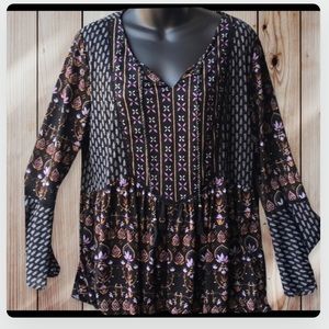 Adorable blouse flowing baby doll style